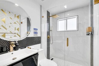 301 SW 30th Ct in Miami, FL - Building Photo - Building Photo