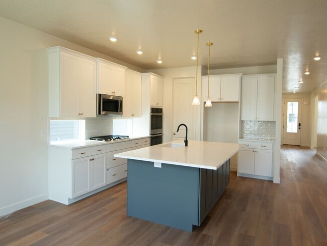 3038 Kingbird Dr in Eagle Mountain, UT - Building Photo - Building Photo