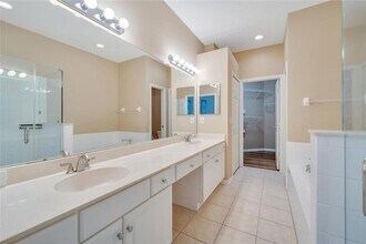 5508 Golden Isles Dr in Apollo Beach, FL - Building Photo - Building Photo