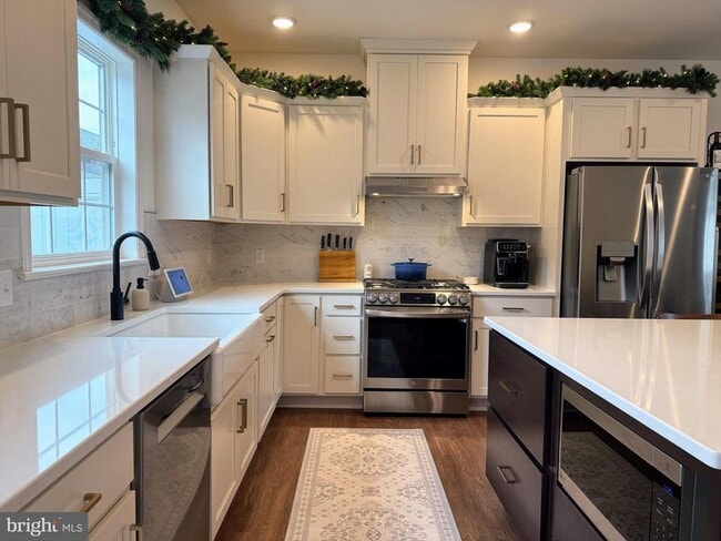 property at 2472 Artesian Wy