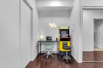 19 York St in Toronto, ON - Building Photo - Building Photo