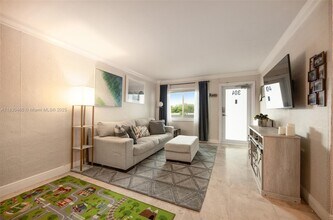 1030 9th St in Miami Beach, FL - Building Photo - Building Photo