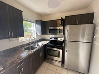 565 NE 65th St in Miami, FL - Building Photo - Building Photo