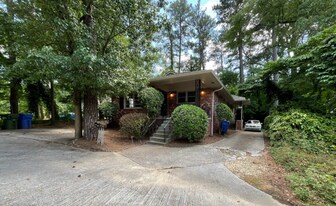 911 Lindbergh Drive NE in Atlanta, GA - Building Photo