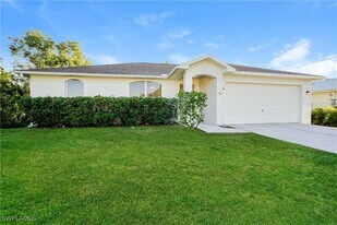 725 Kari Cir in Lehigh Acres, FL - Building Photo