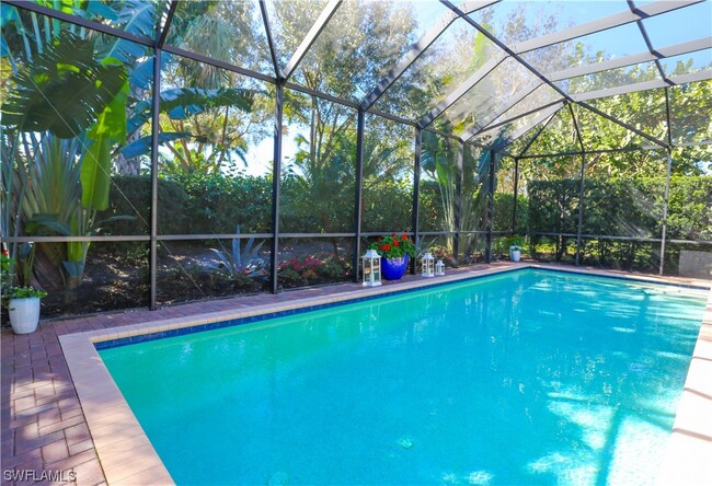 3263 Pacific Dr in Naples, FL - Building Photo - Building Photo