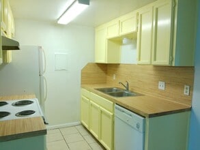 5723 Crestmore Dr in Corpus Christi, TX - Building Photo - Building Photo