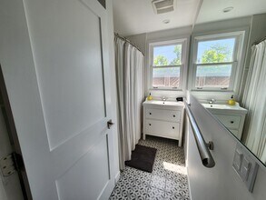 2053 W 31st St in Los Angeles, CA - Building Photo - Building Photo