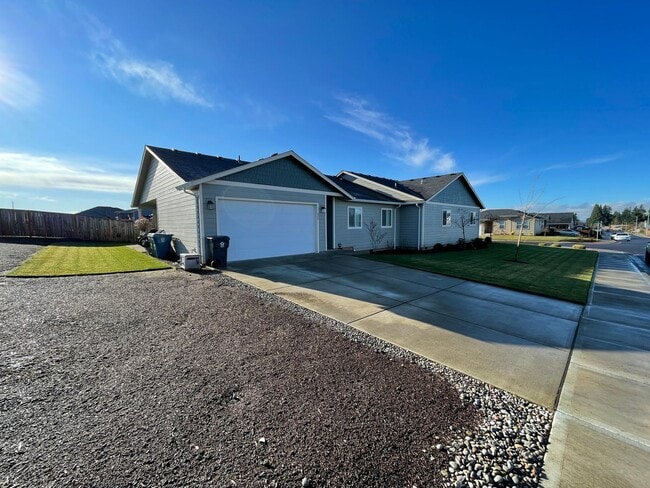 property at 820 SE Pinto St