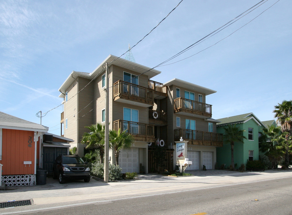 302 Gulf Dr in Bradenton Beach, FL - Building Photo