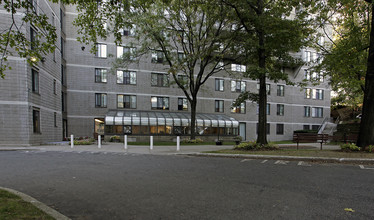 Canterbury Towers in Worcester, MA - Foto de edificio - Building Photo