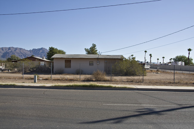 3309 S Tomahawk Rd in Apache Junction, AZ - Foto de edificio - Building Photo