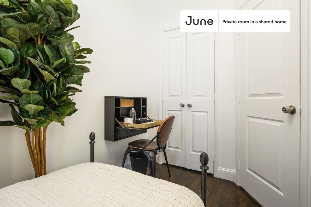 Private bedroom in 3 bed/1 bath Home in Brooklyn, NY - Building Photo