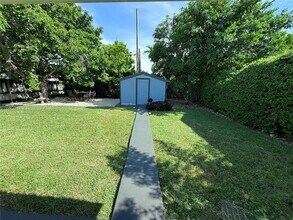 6110 Coral Wy in Miami, FL - Building Photo - Building Photo
