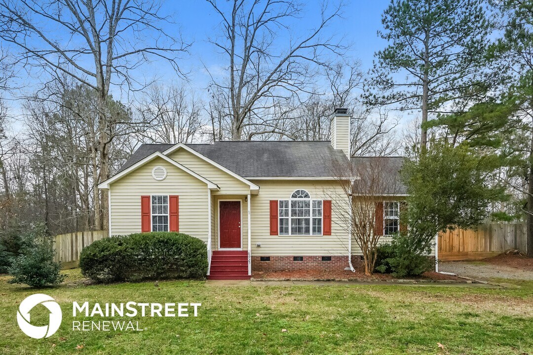 6925 Longridge Dr in Raleigh, NC - Building Photo