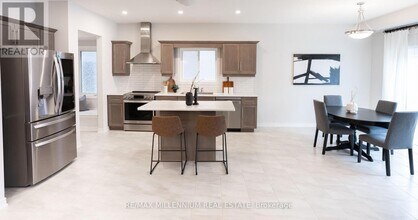 217 Walker Rd in Pelham, ON - Building Photo - Building Photo