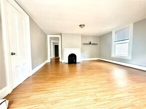 571 Spring St in Newport, RI - Building Photo - Building Photo