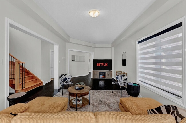 21 Huntsworth Ave