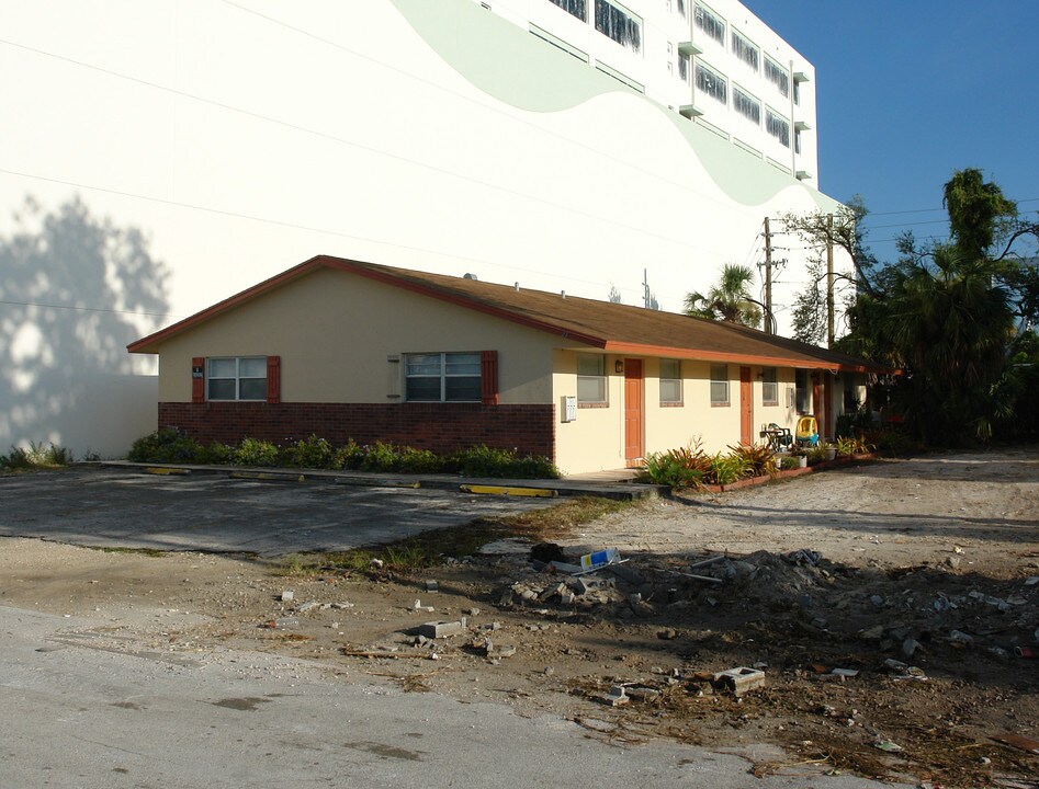 21 SE 8th St in Fort Lauderdale, FL - Building Photo