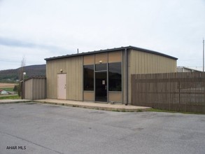 233-241 Kates Dr in Martinsburg, PA - Building Photo - Building Photo