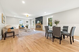 110 Wilson Rd in Bedford, MA - Foto de edificio - Building Photo