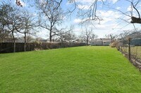 202 Sylvester Rd photo'