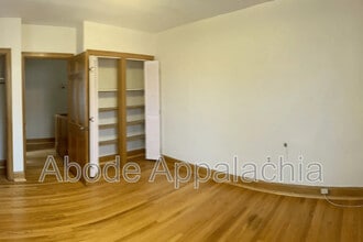 116 Cumberland Ct in Pikeville, KY - Building Photo - Building Photo
