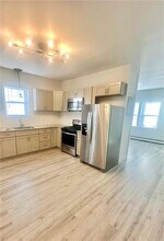 65 Union Ave in Providence, RI - Foto de edificio - Building Photo