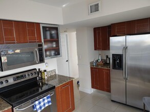 3300 NE 191st St, Unit 906 in Aventura, FL - Building Photo - Building Photo