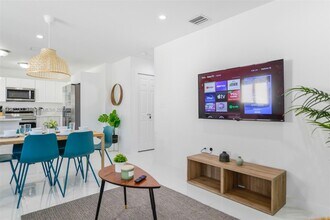 2110 NW 66th St-Unit -2 in Miami, FL - Building Photo - Building Photo