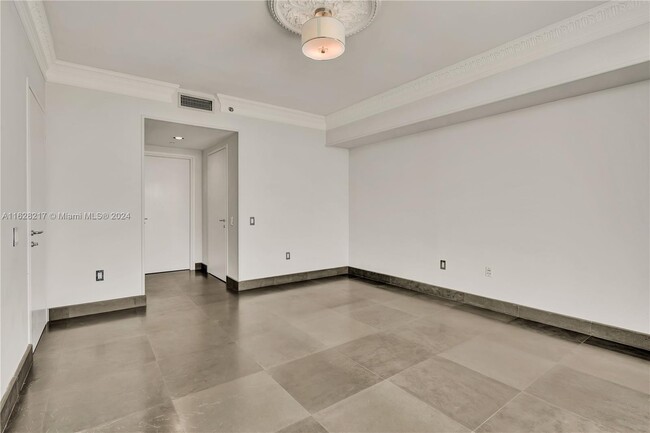 450 Alton Rd, Unit 1906 in Miami Beach, FL - Building Photo - Building Photo