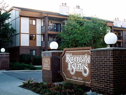 Rivergate Estates in Winnipeg, MB - Building Photo