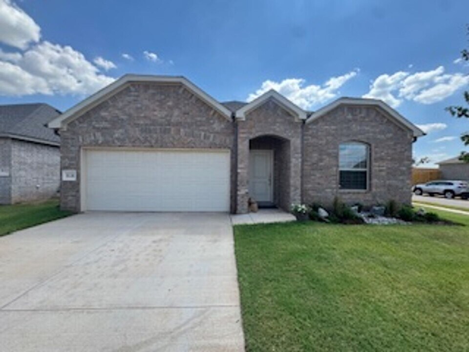 9116 SW 18th St in Oklahoma City, OK - Building Photo