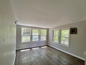933 W Southern Ave in Muskegon, MI - Building Photo - Building Photo