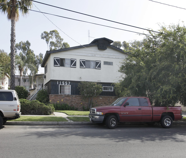 11557 Erwin St in North Hollywood, CA - Foto de edificio - Building Photo