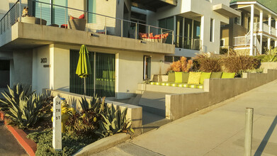 2400 Ocean Dr, Unit Apartment in Manhattan Beach, CA - Foto de edificio - Building Photo