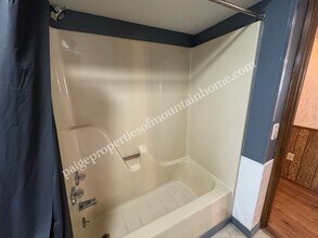 1501 Carolyn Dr in Bull Shoals, AR - Building Photo - Building Photo