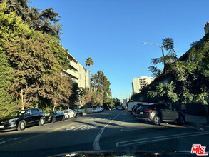 7300 Franklin Ave in Los Angeles, CA - Building Photo - Building Photo