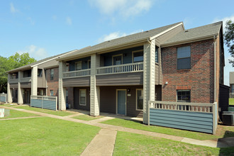 Inverness Apartments in Broken Arrow, OK - Building Photo - Building Photo