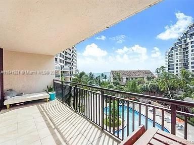 540 Brickell Key Dr in Miami, FL - Building Photo - Building Photo