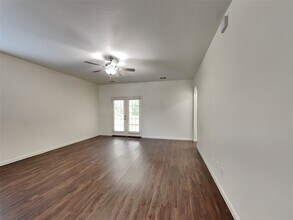 2037 Vanamen Ct in Conroe, TX - Building Photo - Building Photo