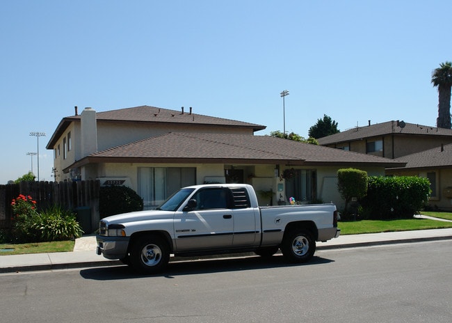 15732 Taft Ln in Huntington Beach, CA - Building Photo - Building Photo