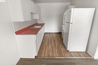 2811 Nicol Ave in Oakland, CA - Building Photo - Building Photo
