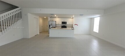 12470 SW 248th St in Princeton, FL - Foto de edificio - Building Photo