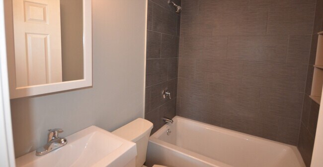 117 Cross St, Unit december