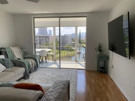 2851 Leonard Dr in Aventura, FL - Building Photo