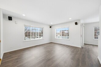 2330 Twilight Dr in Aurora, IL - Building Photo - Building Photo