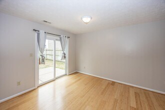 637 Cembra Dr in Greenwood, IN - Building Photo - Building Photo