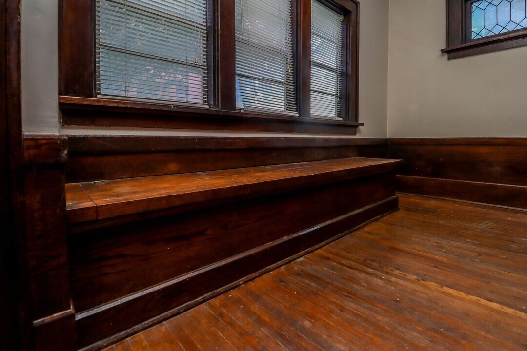 1111 E Walnut St in Columbia, MO - Building Photo