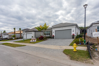 11533 Coronado Way in Naples, FL - Foto de edificio - Building Photo